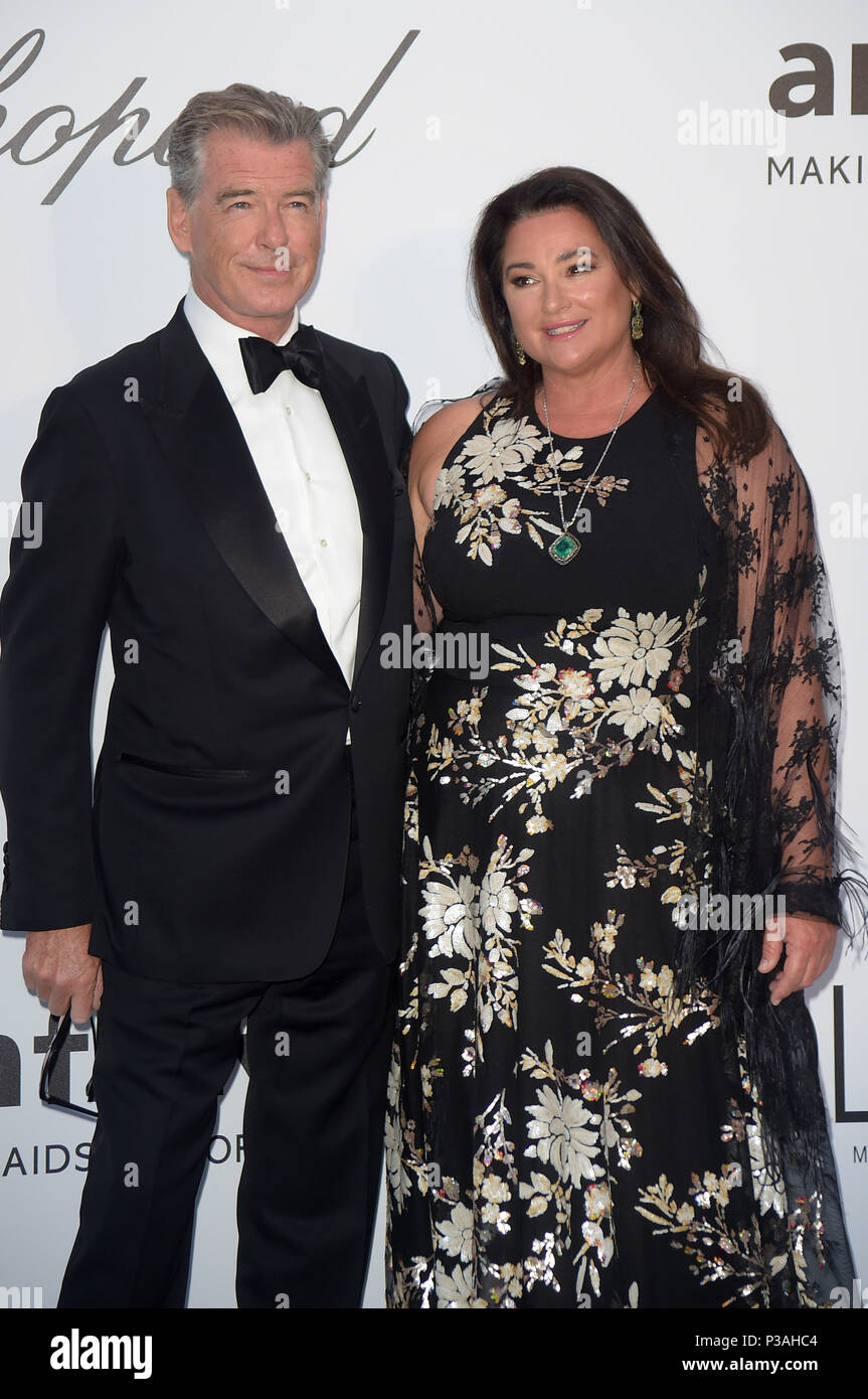 71e assemblée annuelle du Festival du Film de Cannes - Gala de l'AmfAR avec : Pierce Brosnan, Keely Shaye Smith Où : Cannes, France Quand : 17 mai 2018 Credit : IPA/WENN.com **Uniquement disponible pour publication au Royaume-Uni, USA, Allemagne, Autriche, Suisse** Banque D'Images