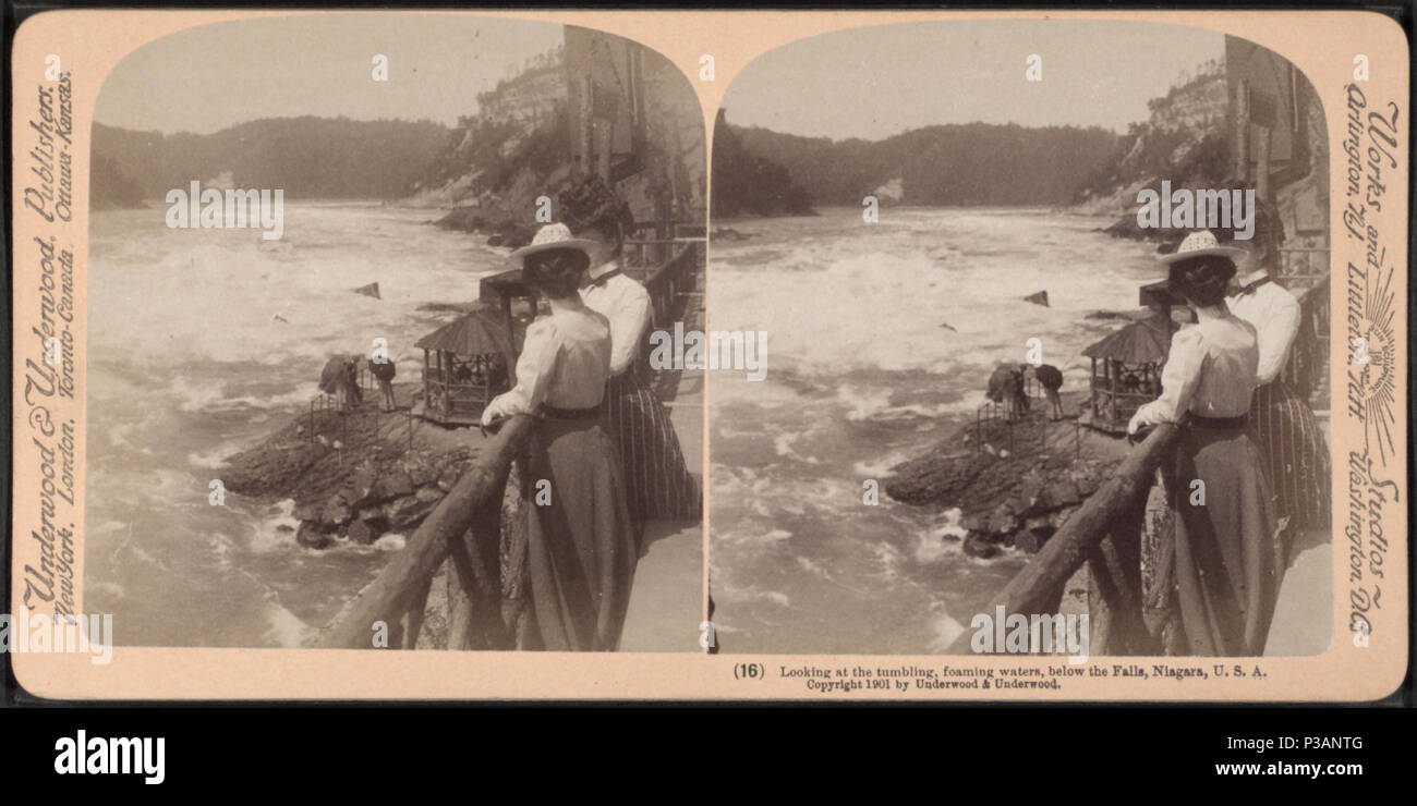 . Regardant le tumbling, moussant, les eaux en aval des chutes, Niagara, U.S.A. Publié : c1901. Référence : 1902. Article publié le 6-14-2006 numérique ; mis à jour le 6-25-2010. 173 à la recherche au tumbling, moussant, les eaux en aval des chutes, Niagara, U.S.A, par Underwood &AMP ; Underwood Banque D'Images