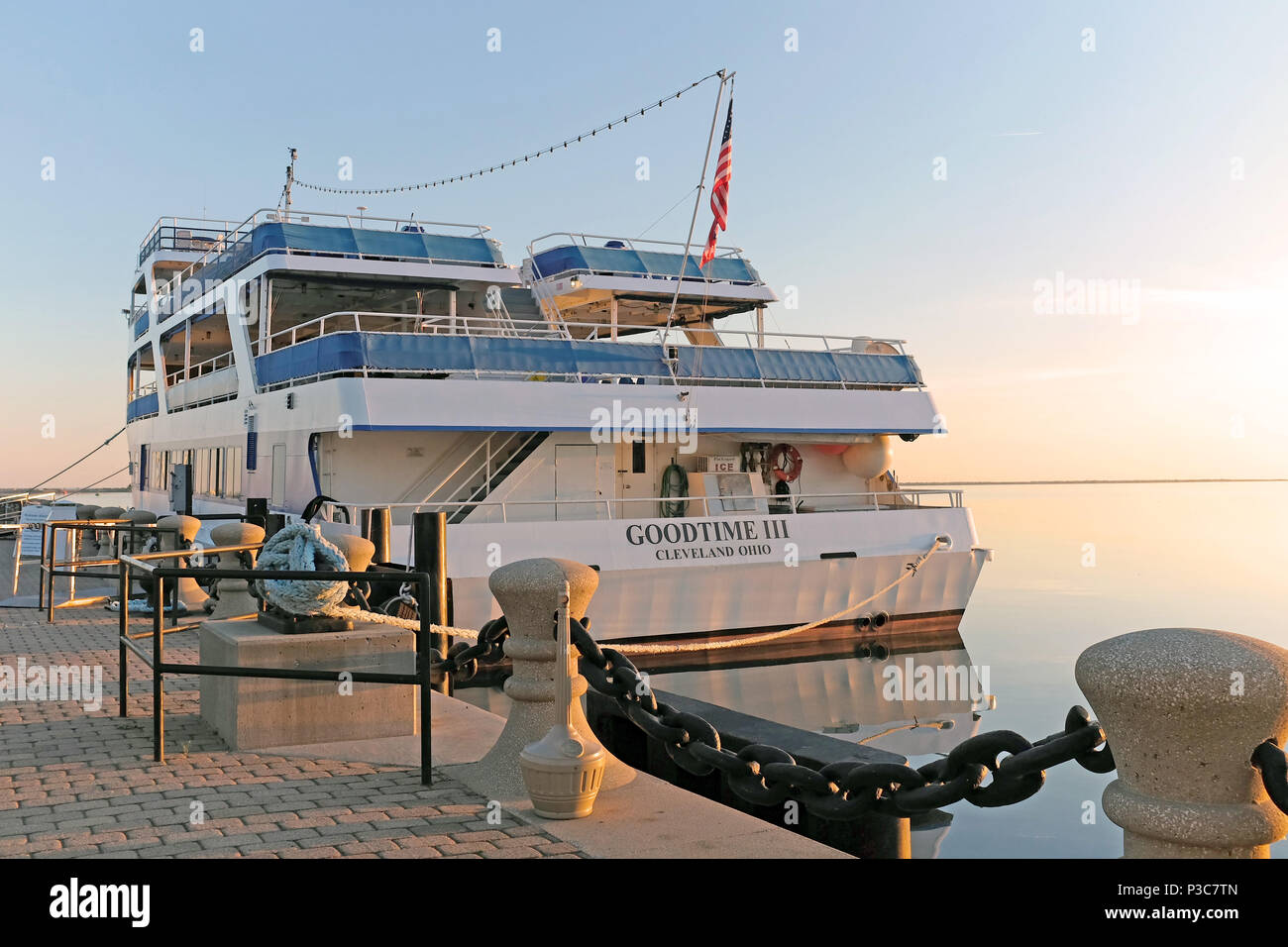 Bateau d'excursion Goodtime 3 amarré dans le port Northcoast de la rue East 9th dans le centre-ville de Cleveland, Ohio, États-Unis sur 15 juin 2018. Banque D'Images