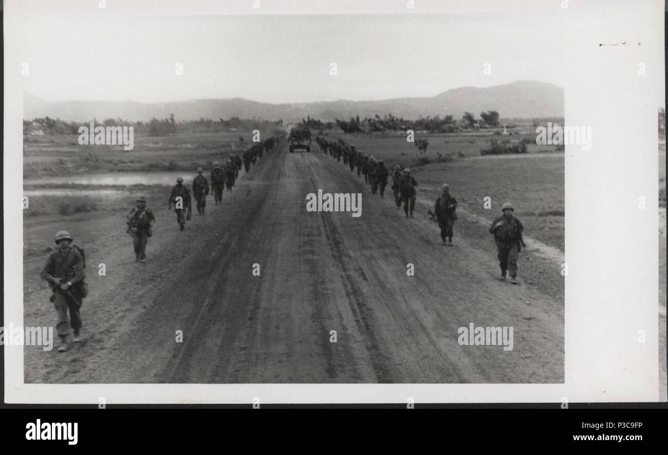 1.7 Retour des Marines d'une opération au sud-ouest de Da Nang. Banque D'Images