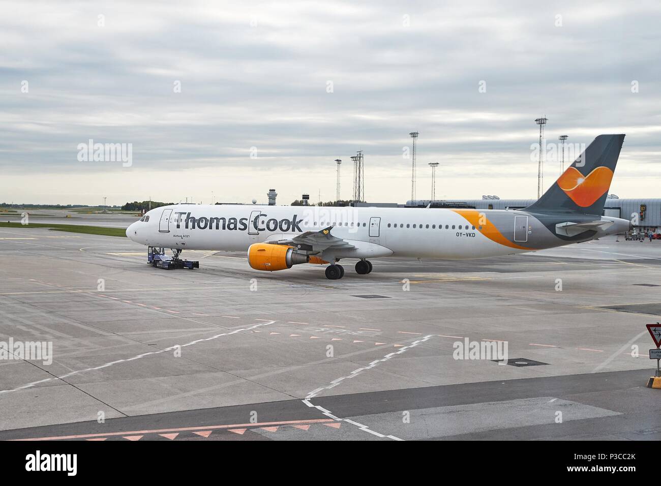 Matériel roulant à la piste Avion Banque D'Images