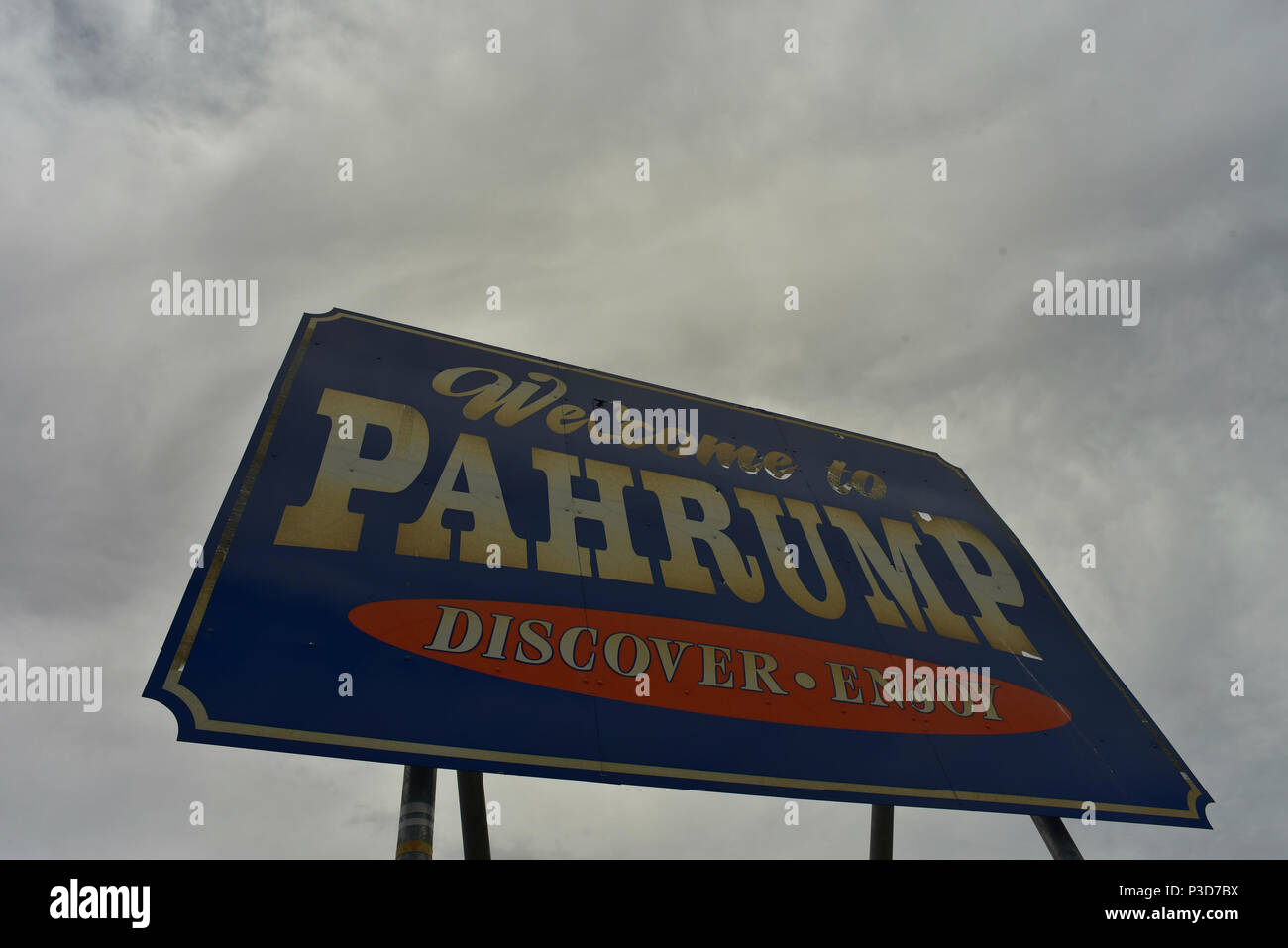 Bienvenue à la ville de Pahrump, Nevada, USA road sign Banque D'Images