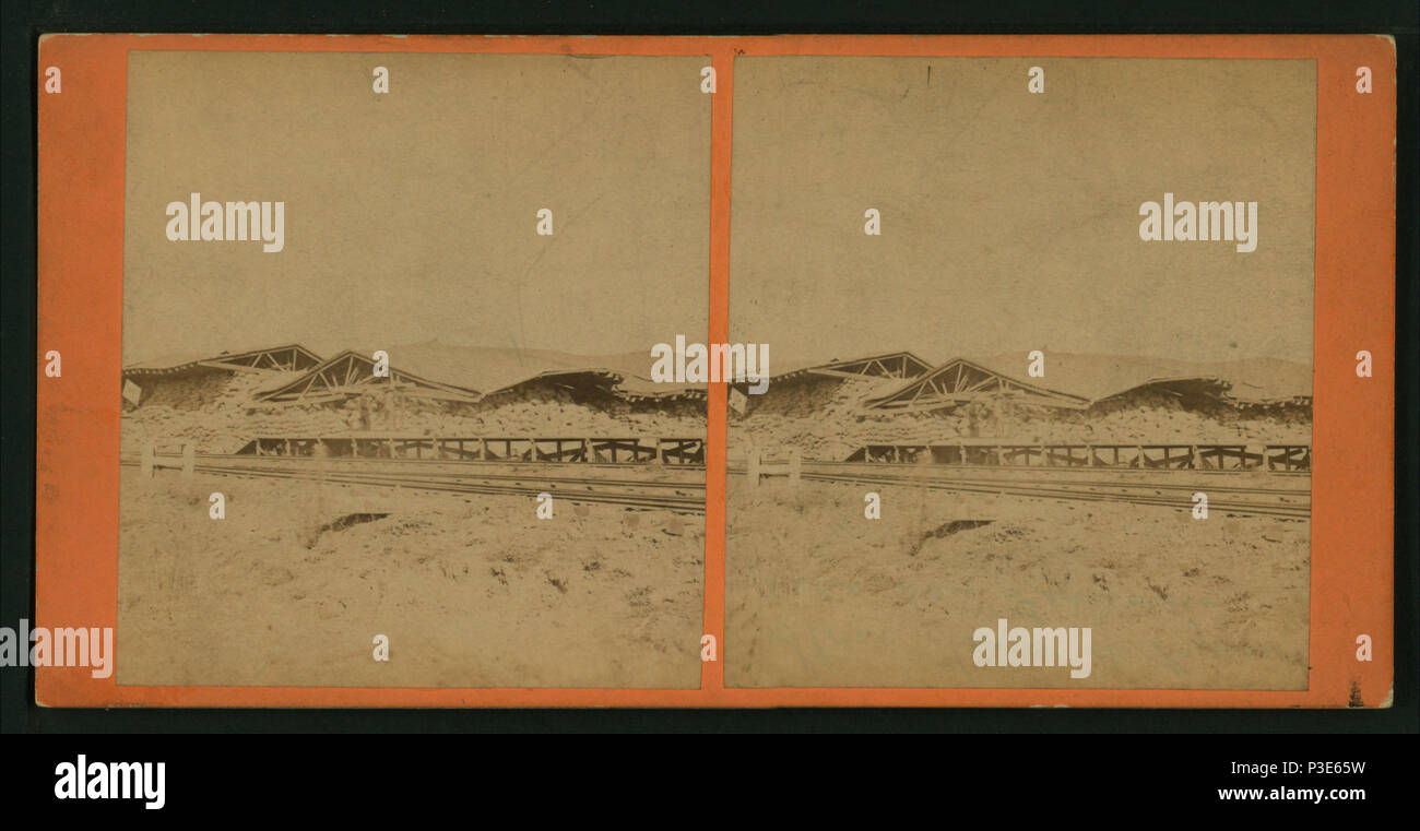 . Maison magasin, à Haywards près de San Francisco. (Plus d'information : ce fichier apparaît pour indiquer un bâtiment endommagé, et est identique aux images trouvés qui sont du 1868 Tremblement de Hayward.) . Couverture : 1865 ?-1885 ? (Très probable 1868). Point numérique publié le 8-31-2005 ; mise à jour 2-12-2009. 288 Maison Magasin, à Haywards près de San Francisco, à partir de Robert N. Dennis collection de vues stéréoscopiques Banque D'Images