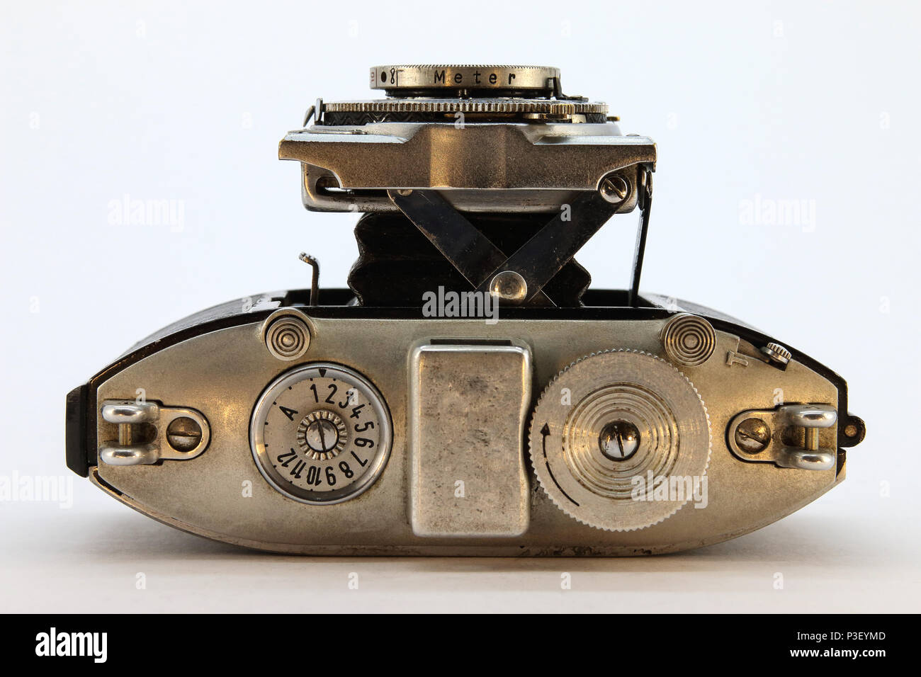 Début de l'Agfa Karat 3.5 c1938 avec un 5cm f/3,5 objectif Solinar sur fond blanc - à partir de la haut Banque D'Images