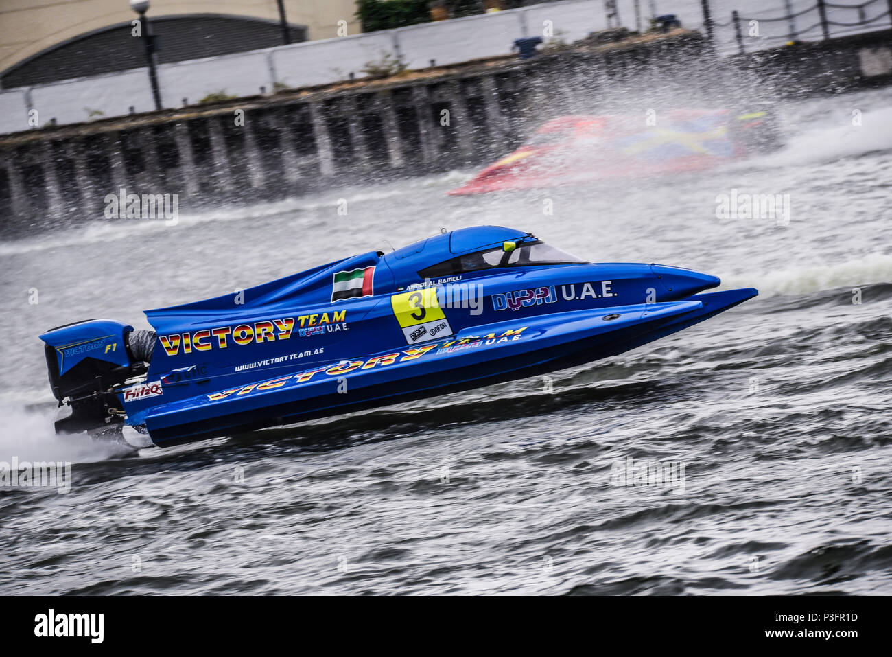 Ahmed Al Hameli rouler pour la victoire dans la course de F1H2O Bateau de Moteur de Formule 1 Grand Prix de Londres au Royal Victoria Dock, Docklands, Newham, London, UK Banque D'Images