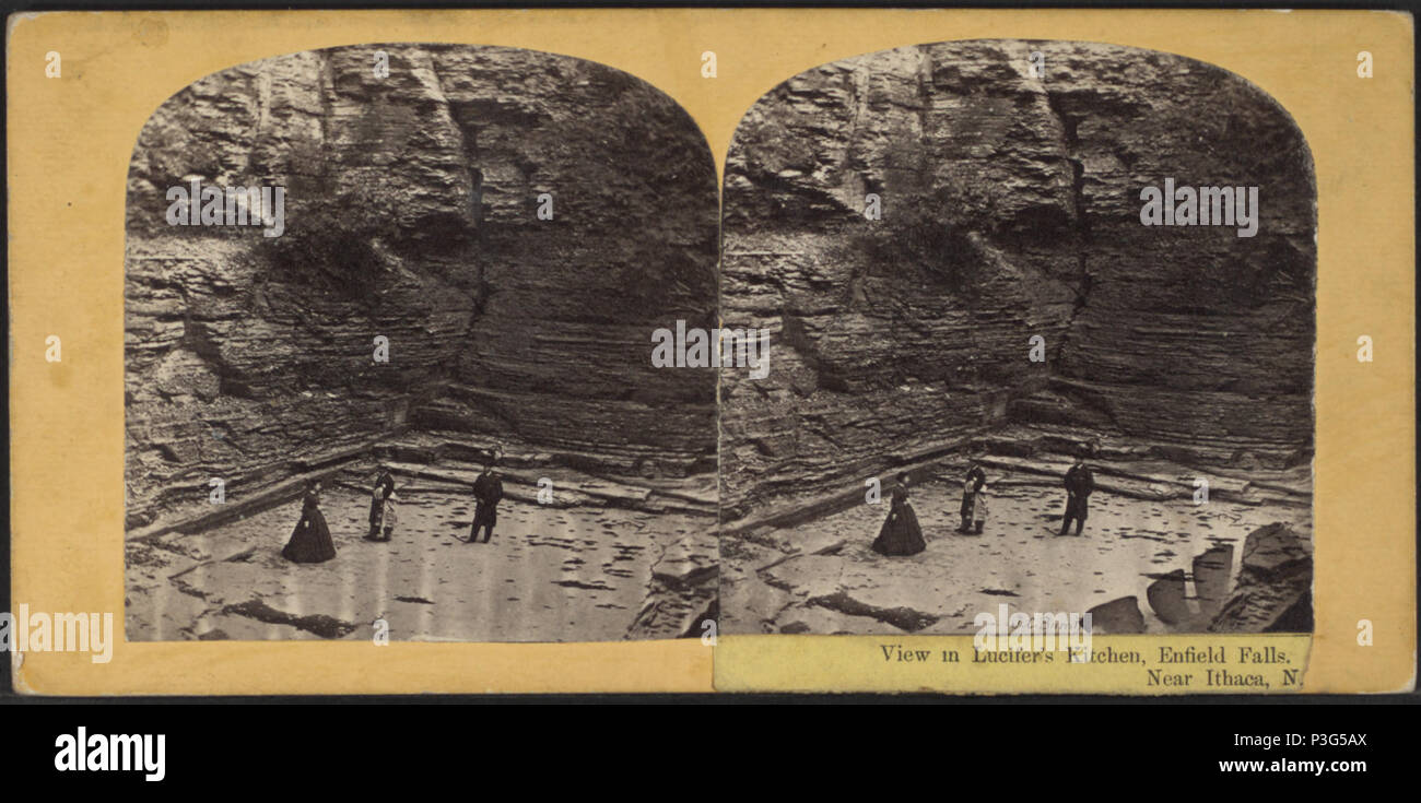 . Vue dans la cuisine de Lucifer, Enfield Falls, près de Ithaca, N.Y. Couverture : [1860 ?-1885 ?]. Mentions légales Source : [1860 ?-1885 ?]. Article publié le 6-14-2006 numérique ; mis à jour le 2-11-2009. 349 Voir dans la cuisine de Lucifer, Enfield Falls, près de Ithaca, N.Y, à partir de Robert N. Dennis collection de vues stéréoscopiques Banque D'Images
