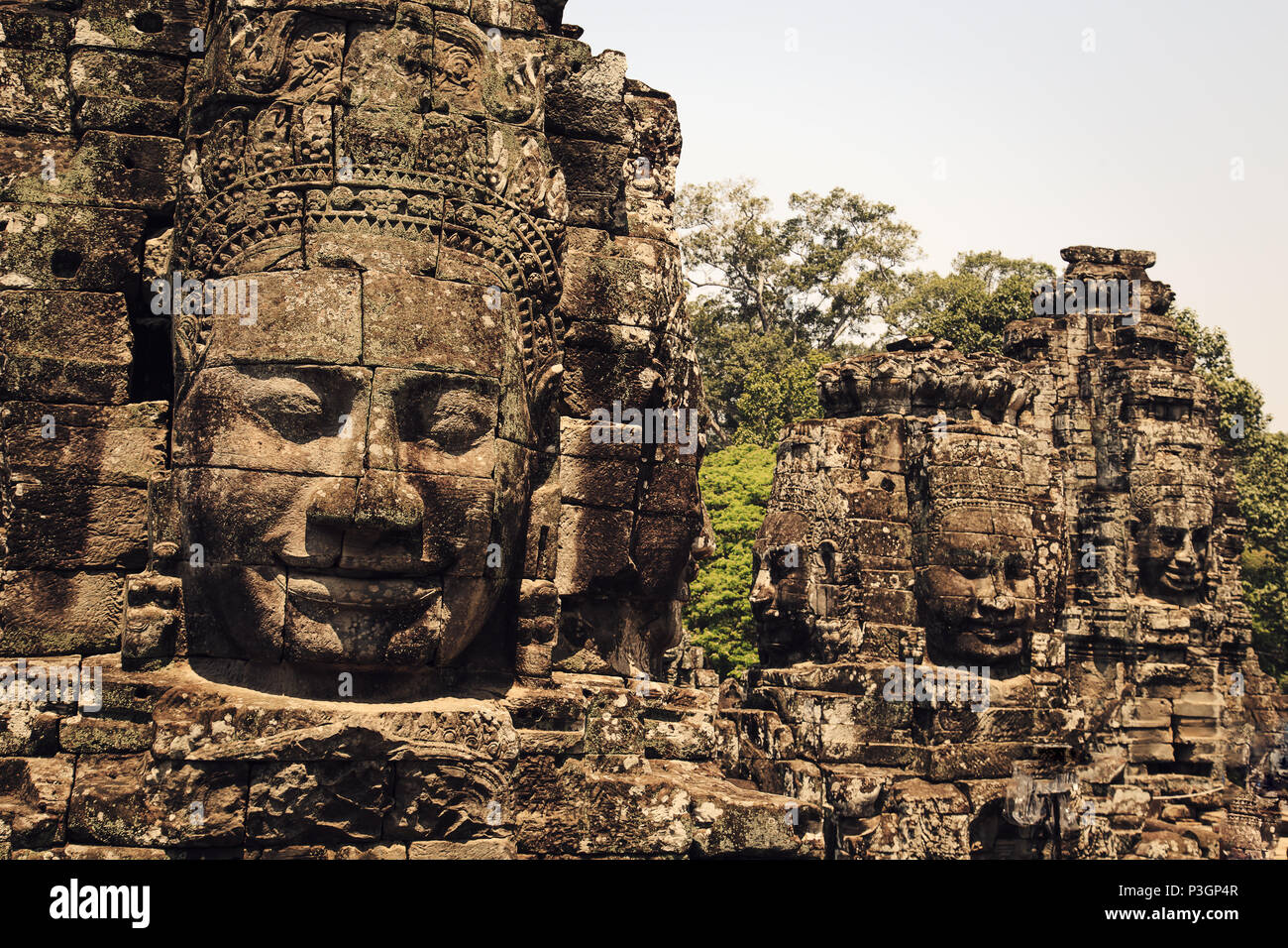 Les nombreux visages du Bayon temple est la perle du complexe d'Angkor Thom. Siem Reap, Cambodge. Banque D'Images