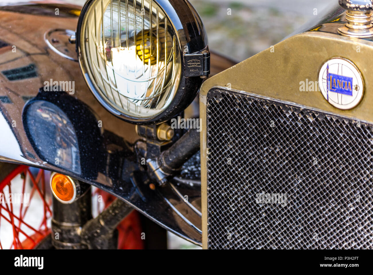 FAENZA (RA), l'Italie - le 9 juin 2018 : une Lancia Lambda 1924 spectacles de voiture en rallye Autogirovagando voitures historiques Banque D'Images