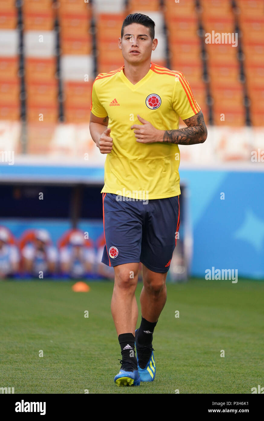 (180618) -- SARANSK, 18 juin 2018(Xinhua) -- La James Rodriguez est vu lors d'une session de formation avant d'un groupe H match contre le Japon lors de la Coupe du Monde FIFA 2018 à Saransk, Russie, le 18 juin 2018. (Xinhua/Lui Siu Wai) Banque D'Images