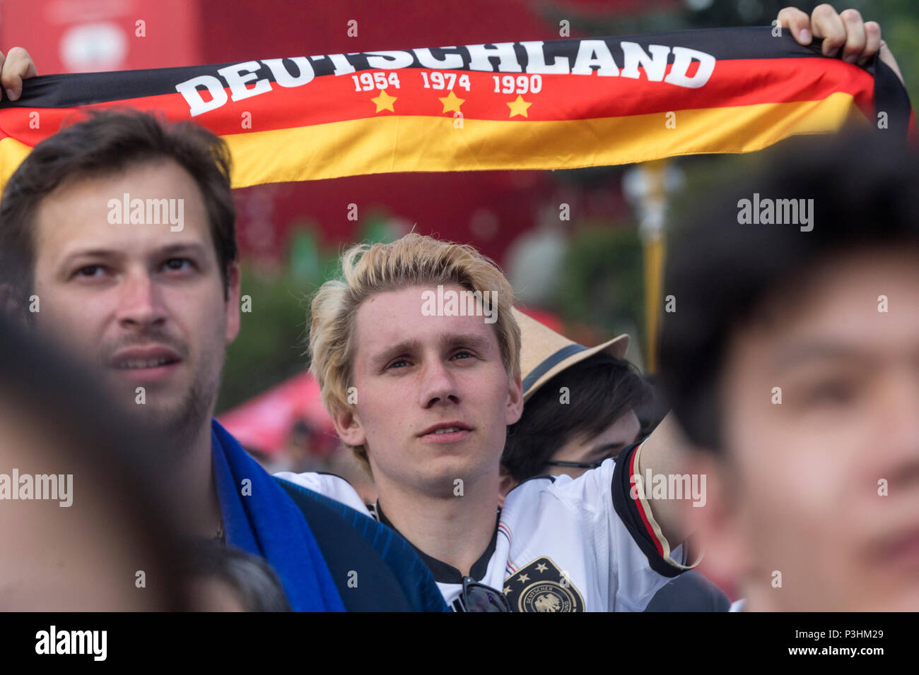 Les fans de football allemand marche autour de du centre de Moscou, au cours de la Coupe du Monde de la FIFA, Russie 2018 Banque D'Images
