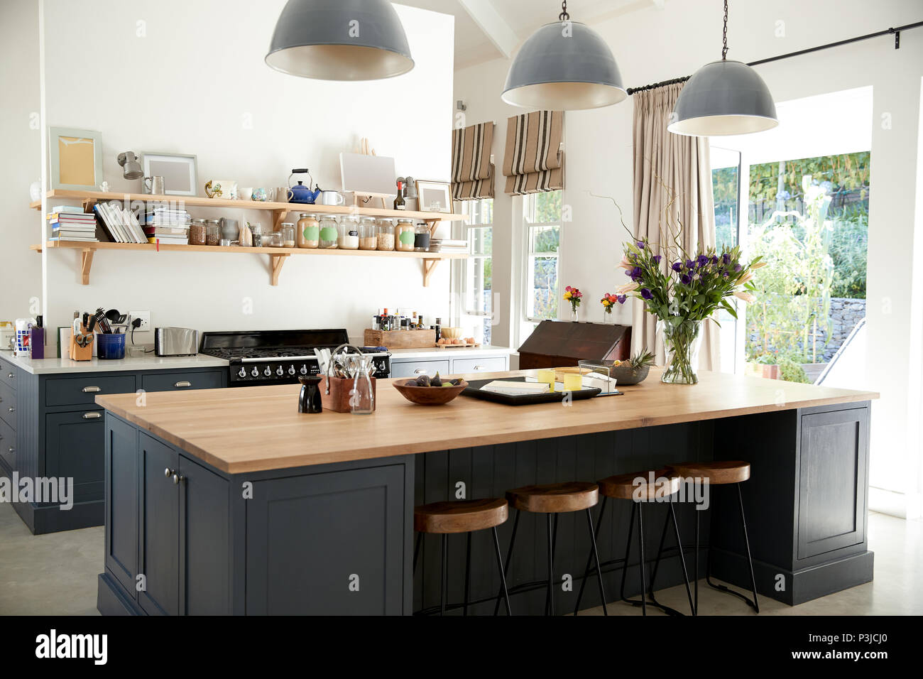 Grande cuisine familiale dans la conversion de la période, la chambre vue inclinée Banque D'Images