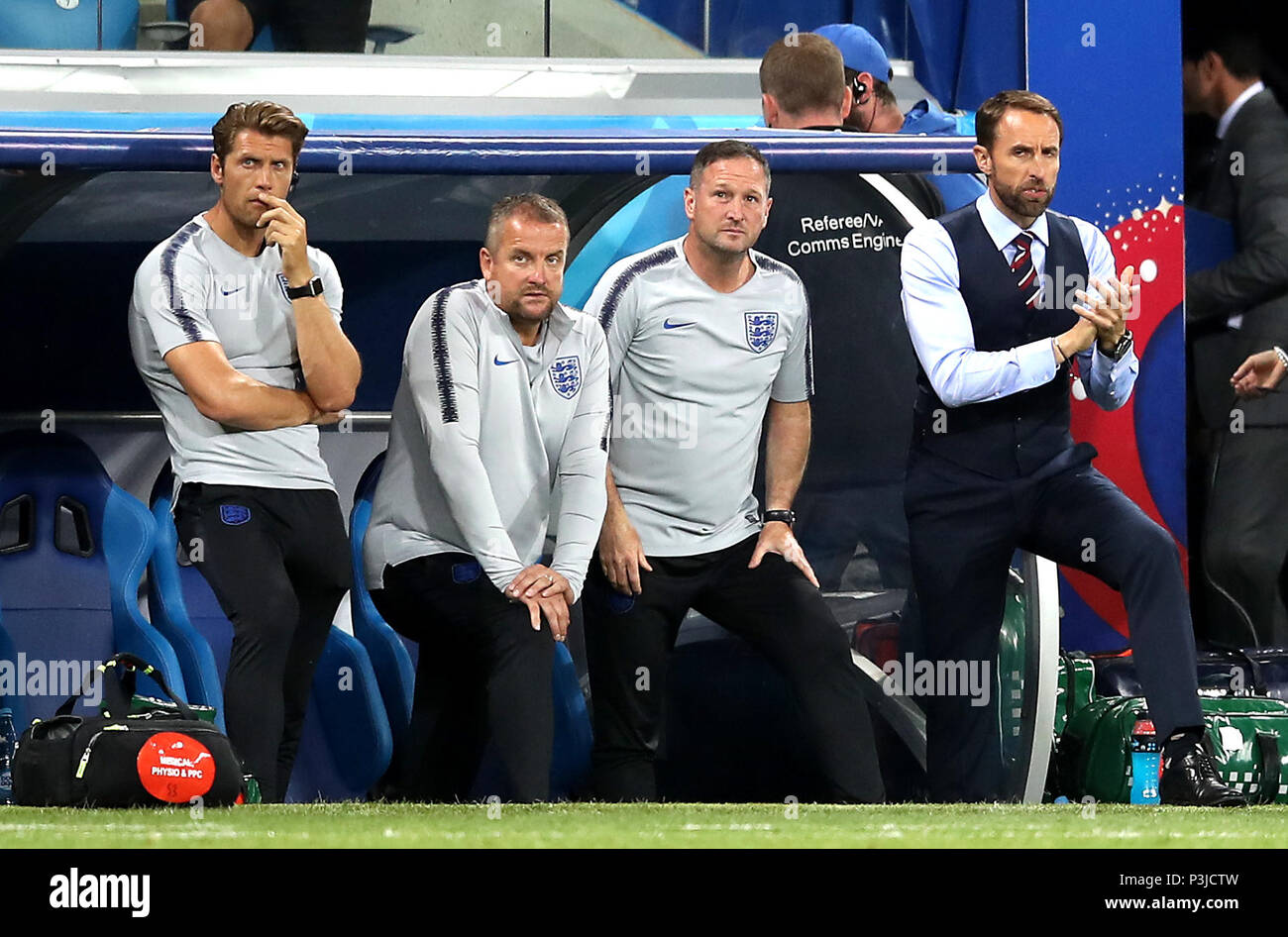 Gestionnaire de l'Angleterre Gareth Southgate (droite) lors de la Coupe du monde match du groupe G à l'arène, Volgograd Volgograd. Banque D'Images