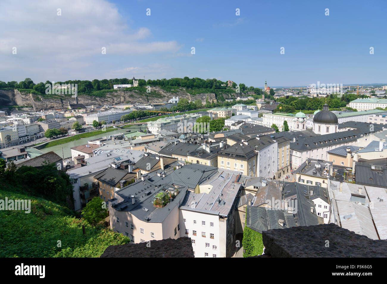 Salzbourg : voir à partir de la montagne Kapuzinerberg à Neustadt et quartier Mülln, Salzach en Autriche, Salzbourg, Banque D'Images