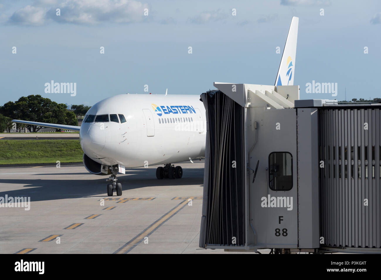 L'Aéroport International de Tampa, Floride, USA 2018. Un Eastern Air Lines Boeing 767-300 L'approche du stand. Banque D'Images