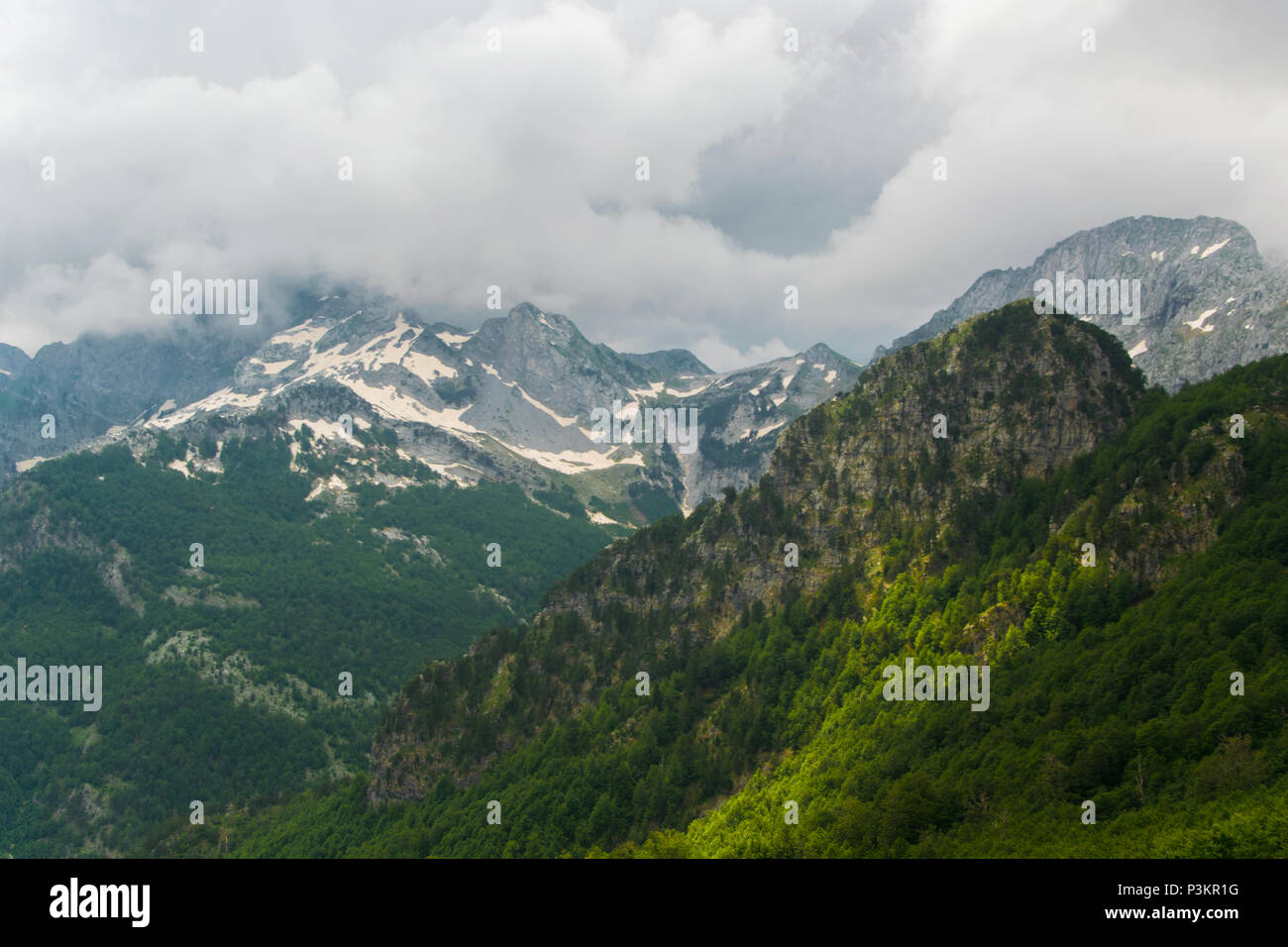 Vue Panoramique Du Paysage Paradisiaque Des Alpes Albanaises Voyager Explorer Maison De Vacances Concept Photo Stock Alamy
