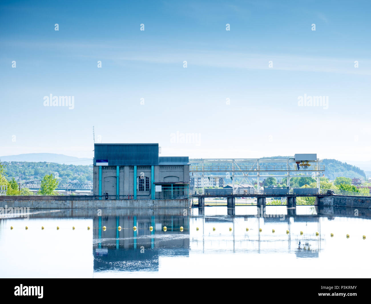 Dam (barrage) dans la ville de Chicoutimi, Saguenay, Québec, Canada Banque D'Images