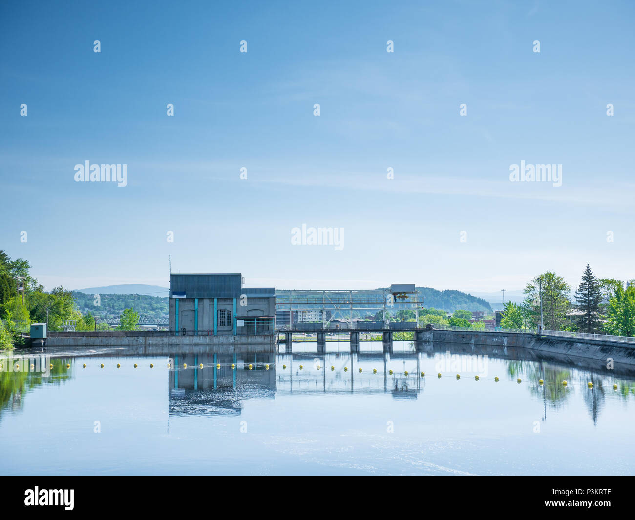 Dam (barrage) dans la ville de Chicoutimi, Saguenay, Québec, Canada Banque D'Images