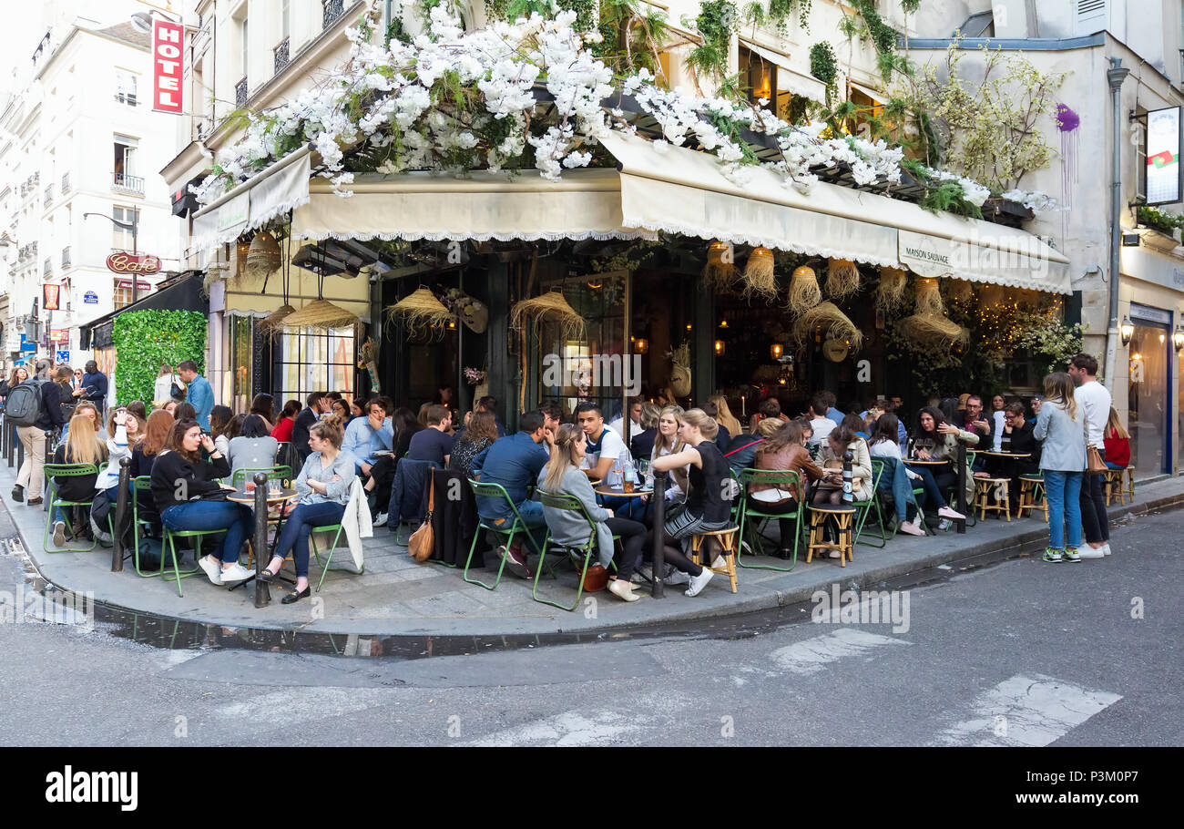 Le café traditionnel français Maison sauvage situé près du boulevard