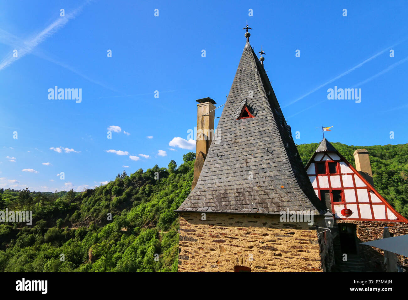 Haut de la tour de château Eltz en Rhénanie-Palatinat, Allemagne. Il a été construit au 12ème siècle et n'a jamais été détruit. Banque D'Images