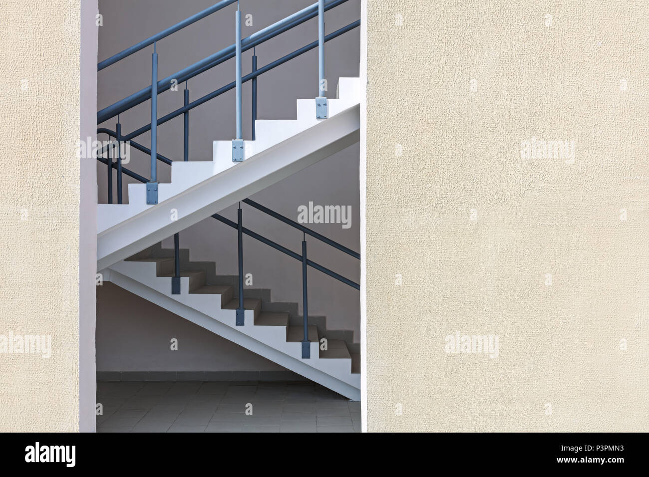 Escalier de sortie d'urgence ou de secours par exemple). détail de l'architecture modern building exterior Banque D'Images