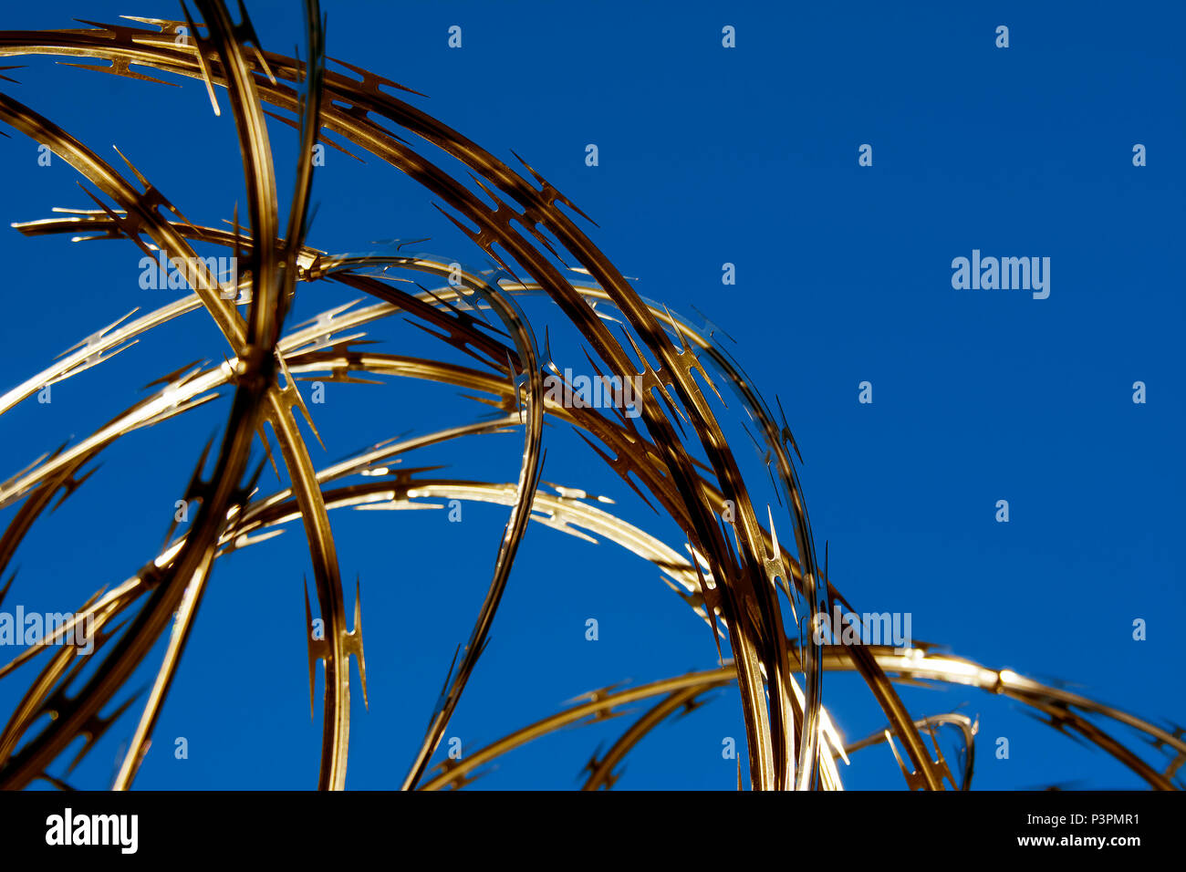 Sur le fil du rasoir avec une teinte dorée de la coucher de soleil. Banque D'Images