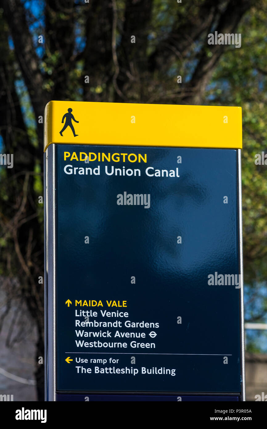 Informations Inscription à côté du Grand Union Canal à Paddington, Londres, Angleterre, Royaume-Uni Banque D'Images