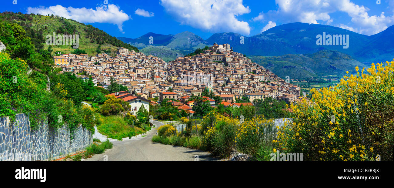 Morano Calabro impressionnant avec vue village, maisons et montagnes,Calabre,Italie. Banque D'Images