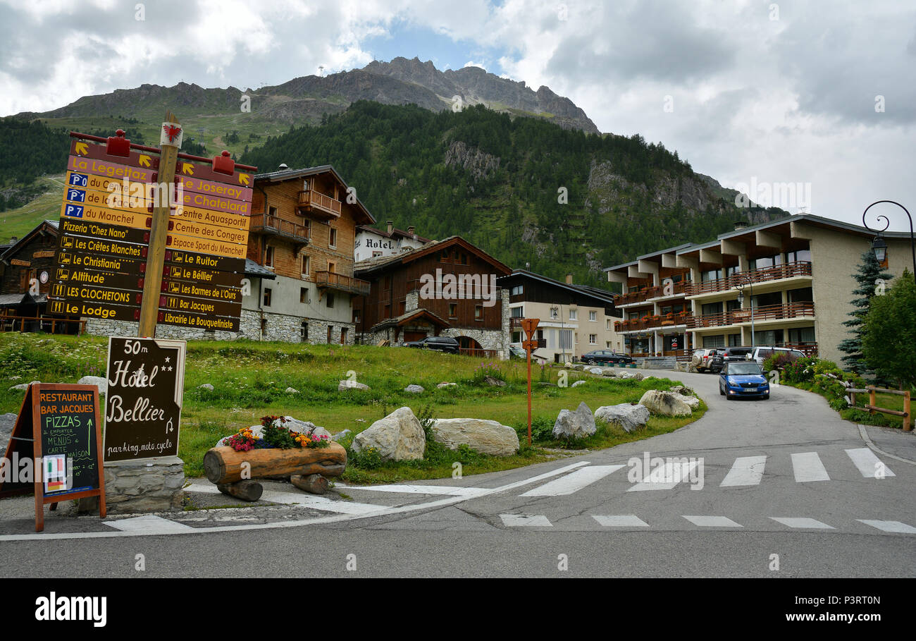 La station de ski de Val d'Isère, une commune de la vallée de la Tarentaise, dans le département (Auvergne-Rhone-Alpes) dans le sud-est de la France. Banque D'Images