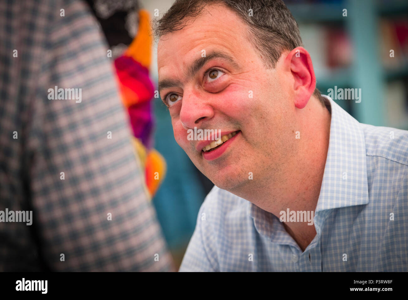 David Runciman , français , la politique d'enseignement et de l'histoire à l'Université de Cambridge, Chef du Département des études politiques et internationales, professeur de politique, et membre du Trinity Hall, Cambridge. Photo de la 2018 Hay Festival de la littérature et des Arts. le festival annuel dans la petite ville de Hay on Wye sur la frontière galloise , attire des écrivains et penseurs du monde entier pendant 10 jours de célébrations de la meilleure de l'écrit, bien que le débat politique et littéraire Banque D'Images