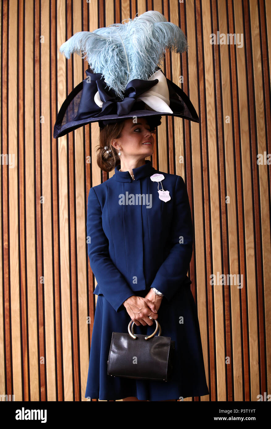 Edite Ligere de Londres portant une Sarah Marshall modiste de chapeaux John  Boyd au cours de la première journée de Royal Ascot à Ascot Racecourse  Photo Stock - Alamy