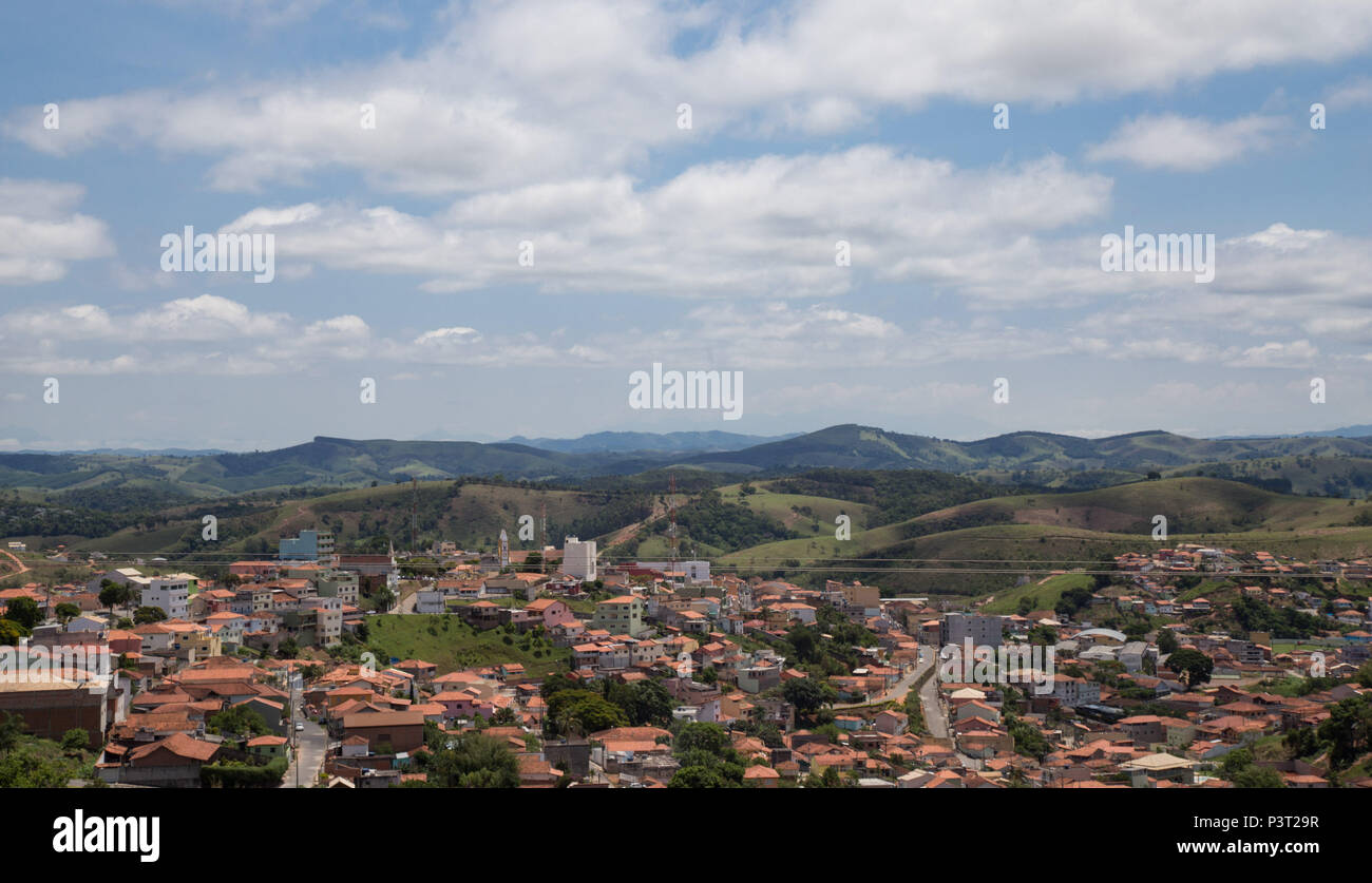 CUNHA, SP - 25.10.2015 : CIDADE DA CUNHA - Vista diurna da Cidade de Cunha pas d'espace intérieur do Estado de SP. (Foto : Luis Blanco / Fotoarena) Banque D'Images