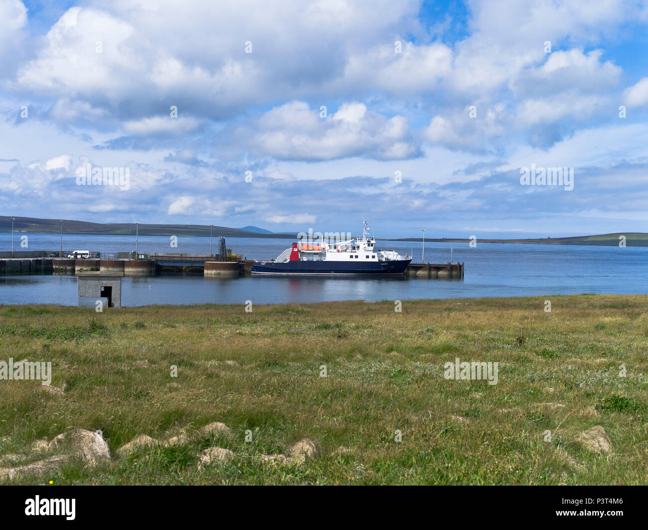 dh Inter Island ferry terminal SANDAY ORKNEY MV Varagen Orkney Ferries RoRo navire Pier ecosse Banque D'Images