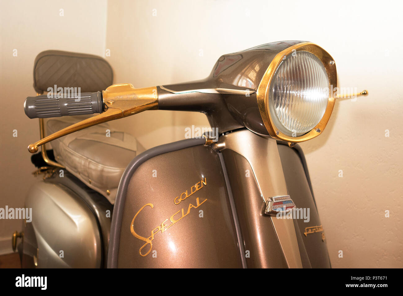 1963 lambretta LI scooter spécial d'or Banque D'Images