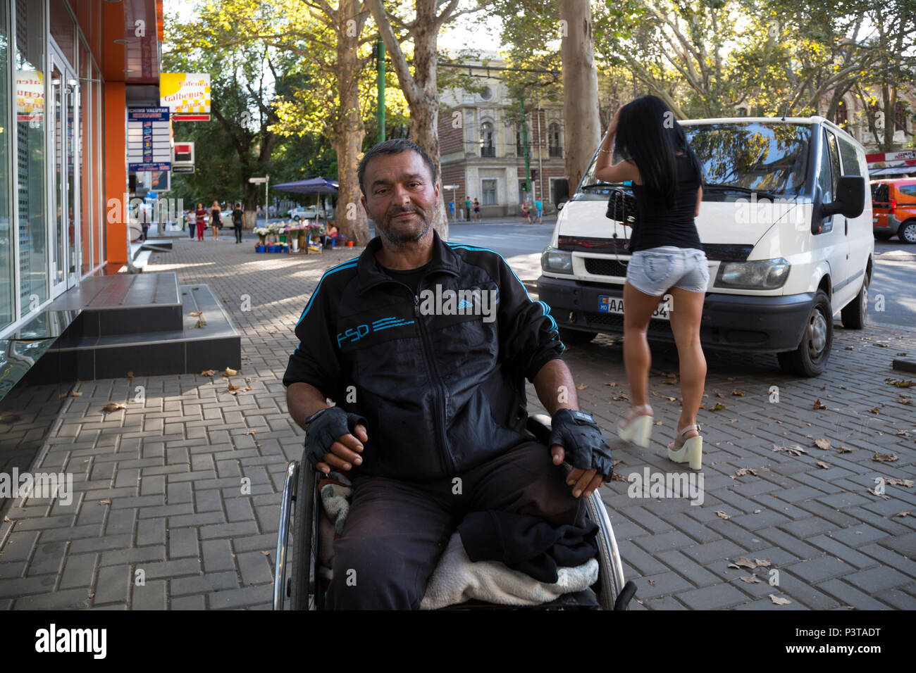 Moldavie, Chisinau - appauvri non valide dans le fauteuil roulant Banque D'Images