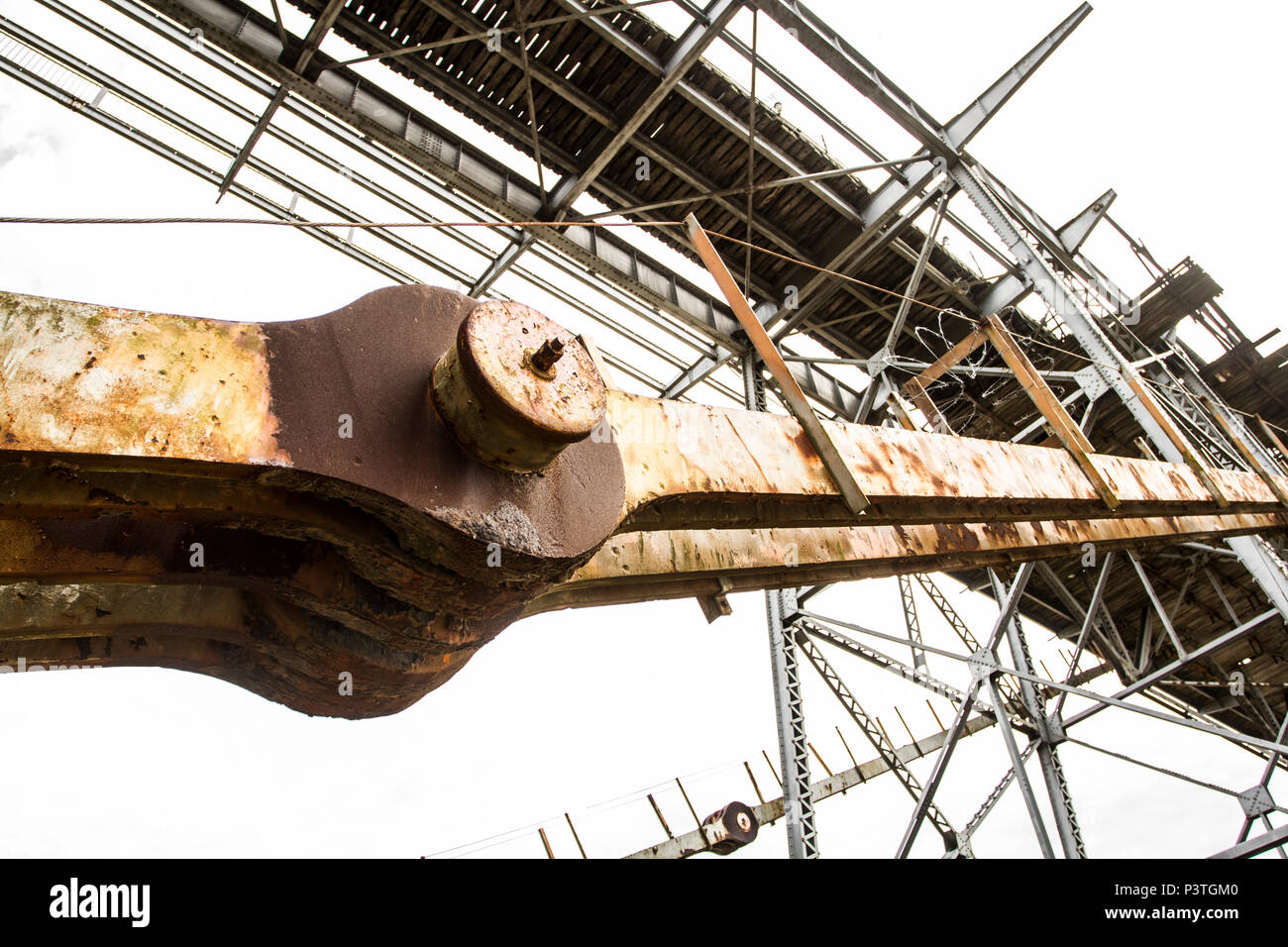 FLORIANÓPOLIS, SC - 15.02.2016 : Ponte Hercílio Luz - enferrujada Detalhe de parte da Ponte Hercílio Luz. (Foto : Ricardo Ribas / Fotoarena) Banque D'Images