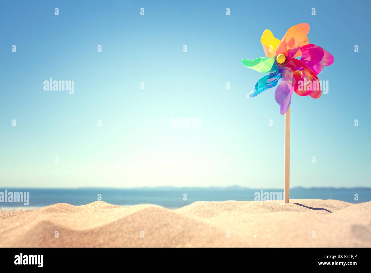 Fond de plage d'été, soleil ou moulin dans le sable concept pour locations de copier ou d'un message Banque D'Images