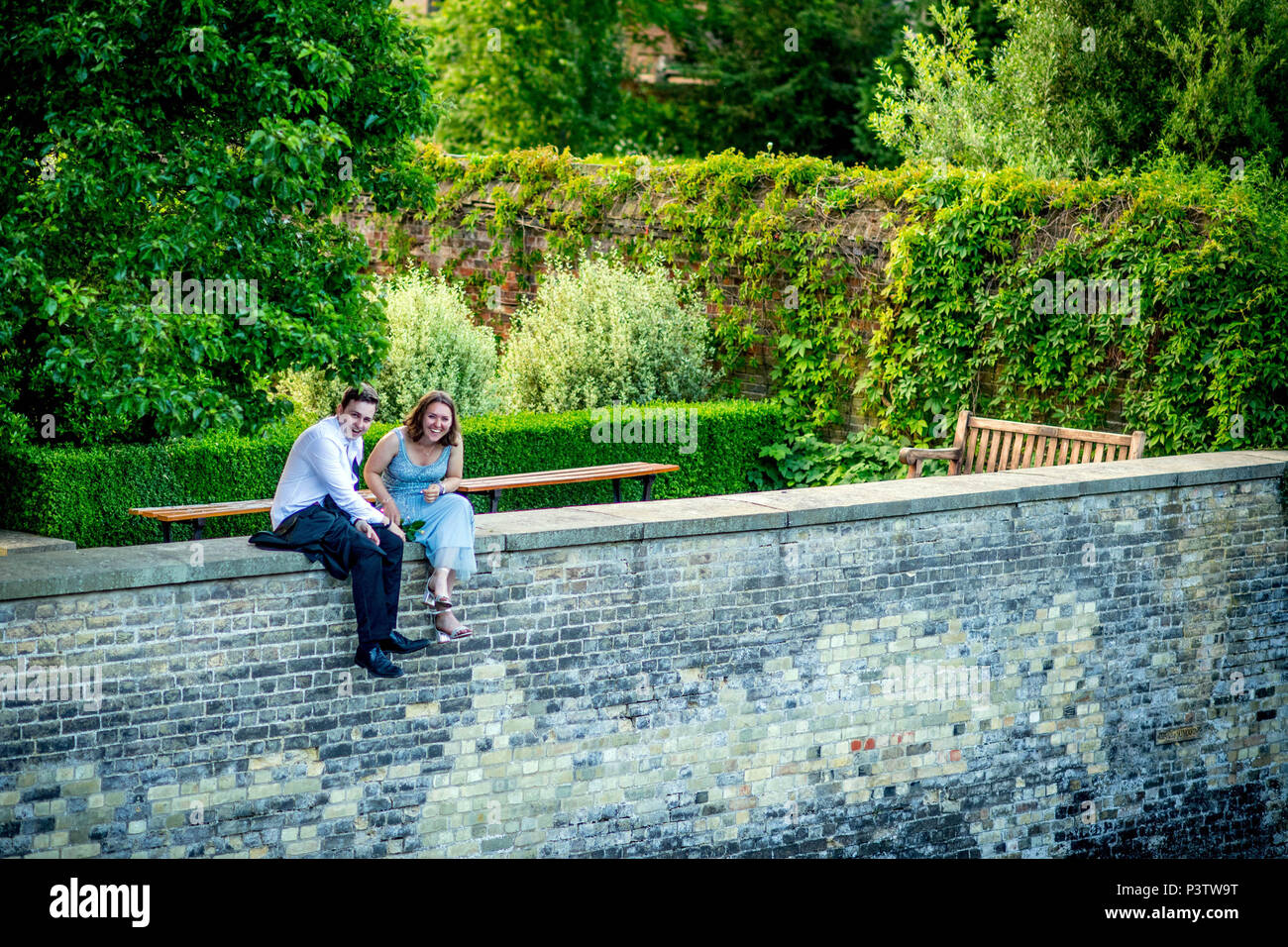 Cambridge, UK. 19 Juin, 2018. Trinity College de Cambridge peut Ball. Les étudiants de l'Université de Cambridge à pied les rues de Cambridge après avoir assisté à la Trinity College peut Ball. Photo par Andrew Parsons Parsons / Media Crédit : andrew parsons/Alamy Live News Banque D'Images