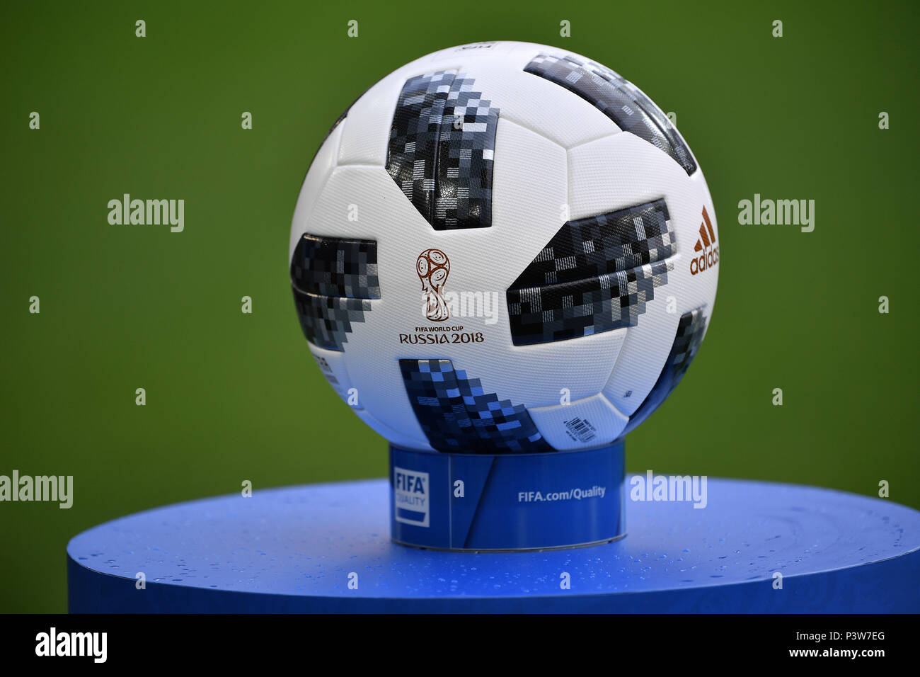 Moscou, Russie. 19 Juin, 2018. Frontières, général, Football adidas Telstar, Close Up, Pologne (POL) -Sénégal (SEN) 1-2, premier tour, Groupe H, Match 15, au 19.06.2018 à Moscou, Spartak Stadium Coupe du Monde de Football 2018 en Russie à partir de la 14.06. - 15.07.2018. Utilisation dans le monde entier | Credit : dpa/Alamy Live News Banque D'Images