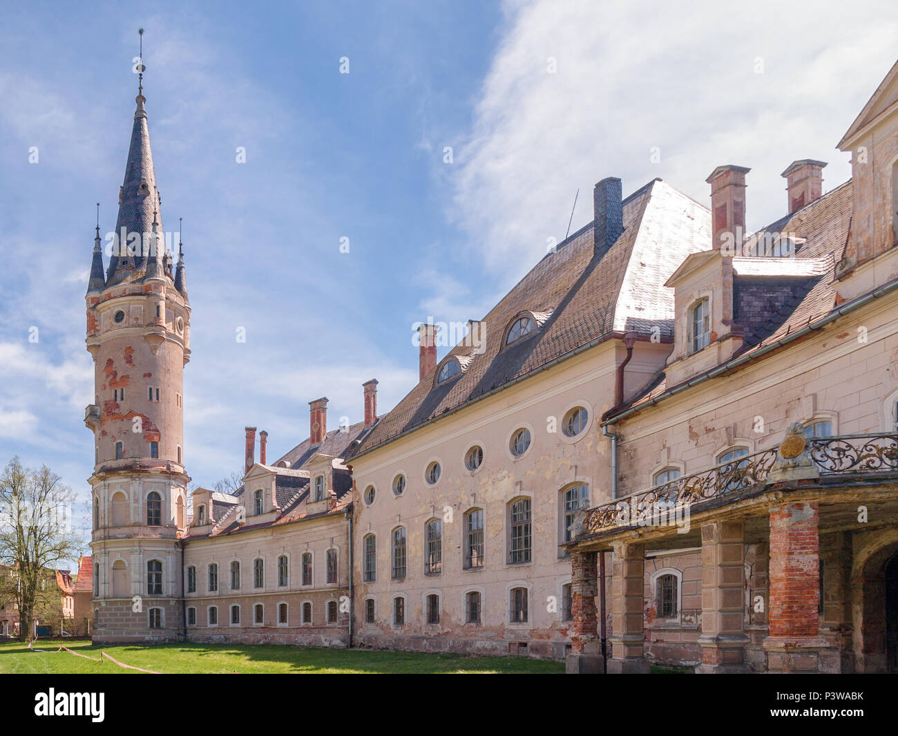 Vue sur le palais de Bozkow, Pologne, Europe Banque D'Images