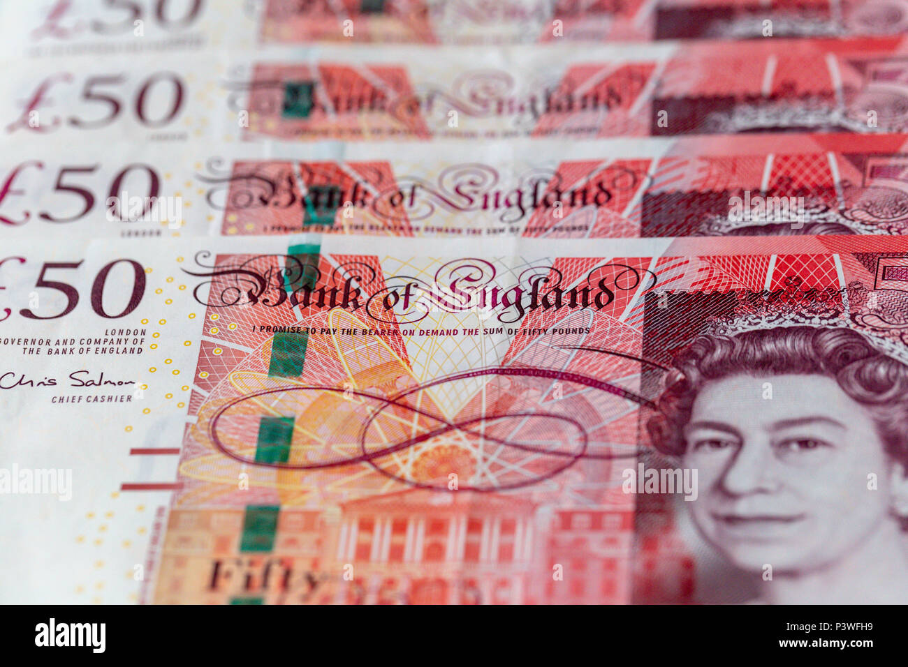 Fond d'une rangée de cinquante UK Pound sterling billets de banque Banque D'Images