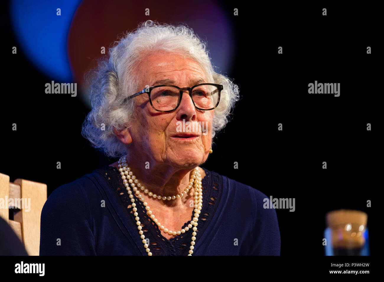 Judith Kerr, écrivain britannique et l'illustrateur. Elle a créé à la fois des livres d'images comme la série Mog et le tigre qui est venu à plateau et acclamé romans pour enfants plus âgés comme le semi-autobiographique lorsque Hitler a volé lapin rose, qui a donné un enfant vue d'ensemble de la Seconde Guerre mondiale. Né en Allemagne, d'origine juive, elle est venue en Angleterre avec sa famille en 1933 au milieu de la montée du nazisme.. Photo de la 2018 Hay Festival de la littérature et des Arts. le festival annuel dans la petite ville de Hay on Wye sur la frontière galloise , attire des écrivains et penseurs de tout le Banque D'Images