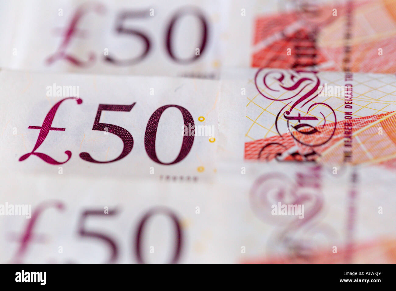 Fond d'une rangée de cinquante UK Pound sterling billets de banque Banque D'Images