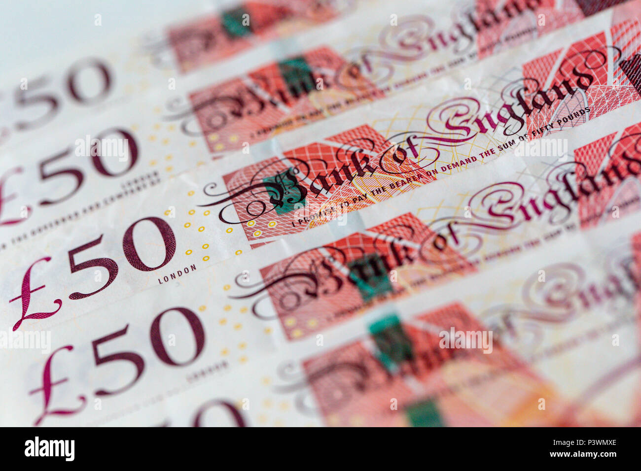 Fond d'une rangée de cinquante UK Pound sterling billets de banque Banque D'Images