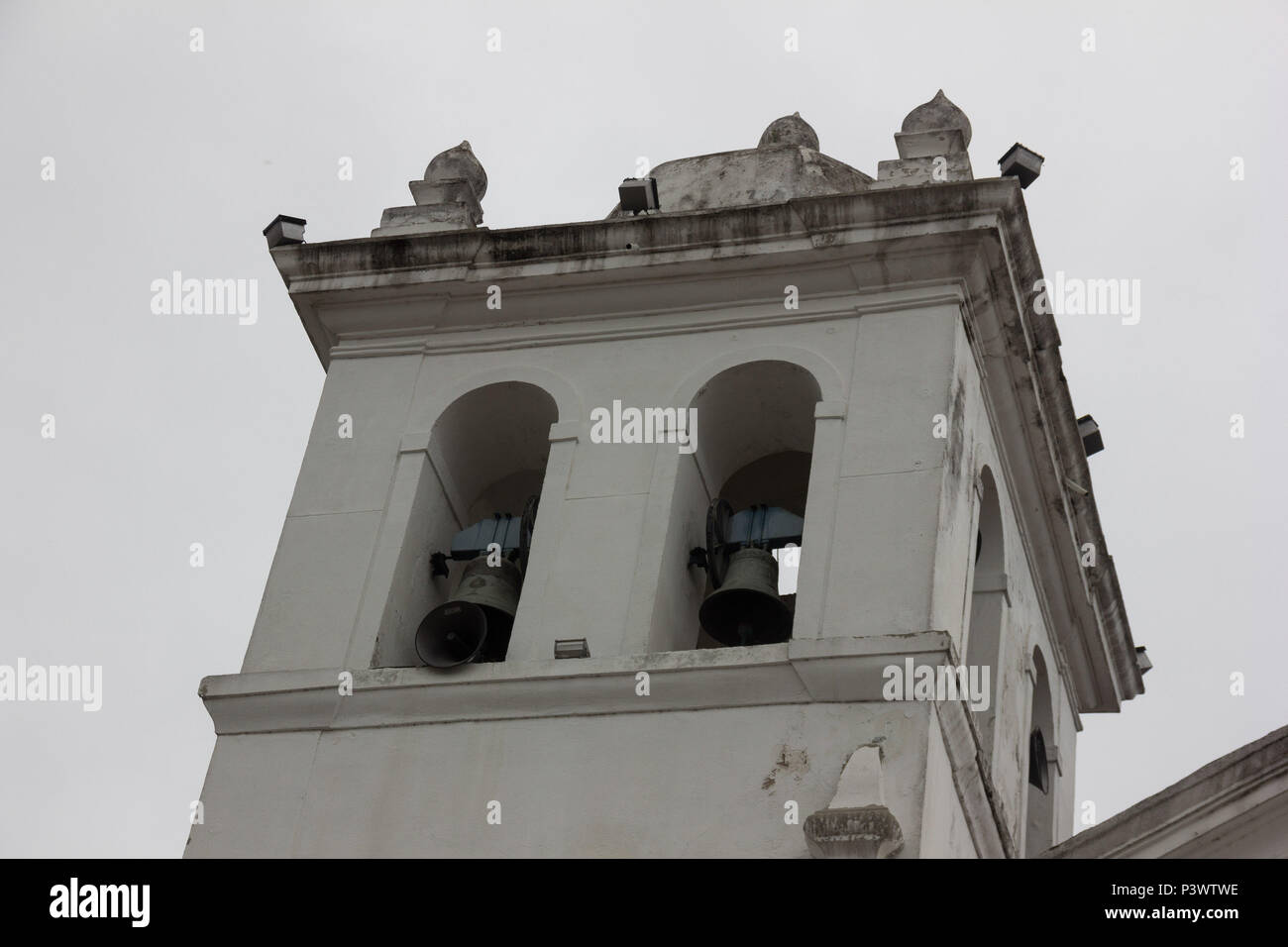 RIO DE JANEIRO, RJ - 30.04.2016 : IGREJA MAIS ANTIGA DO RIO DE JANEIRO - Igreja de Nossa Senhora da Apresentação, pas de bairro de Irajá, na zona norte do Rio de Janeiro, é considerada un igreja existente mais antiga do Rio de Janeiro. Com data de fundação de 1613, un construção possui estilo barroco primitivo e está em bom estado de conservação. (Foto : Luiz Souza / Fotoarena) Banque D'Images