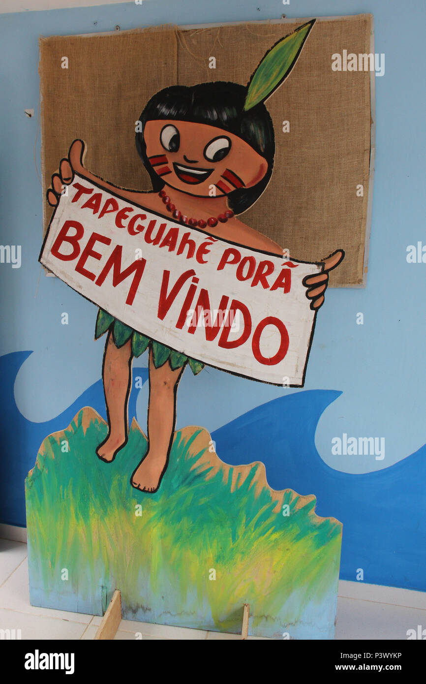 Sítio Arqueológico Indígena de Morro Grande, district da Cidade de Araruama, na Região dos Lagos. O foi habitado por local índios tupinambás ère pré-na colonização, com achados confirmados arqueológicos do ano de 210 CC. Une Escola Honorino Municipal Coutinho foi construída sobre áreas já exploradas pelos arqueólogos préservation e seus alunos em a cultura indígena e também quilombolas que são fortes na região. Além das aulas tradicionais do Ensino, fondamentaux comme crianças e danças aprendem artesanatos Banque D'Images