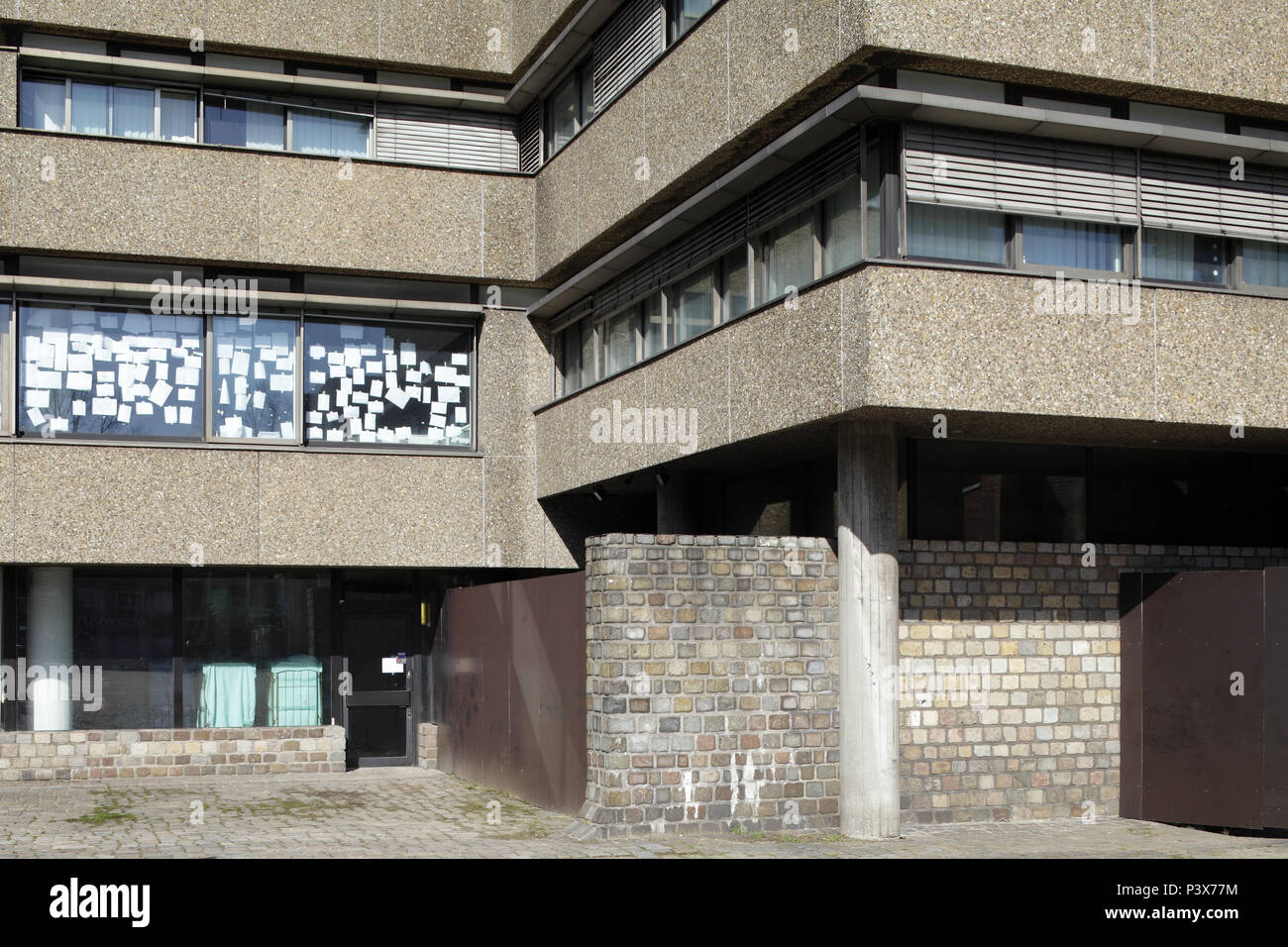 Hambourg, Allemagne, immeuble de bureaux avec façade en béton lavé centre de Hambourg Banque D'Images
