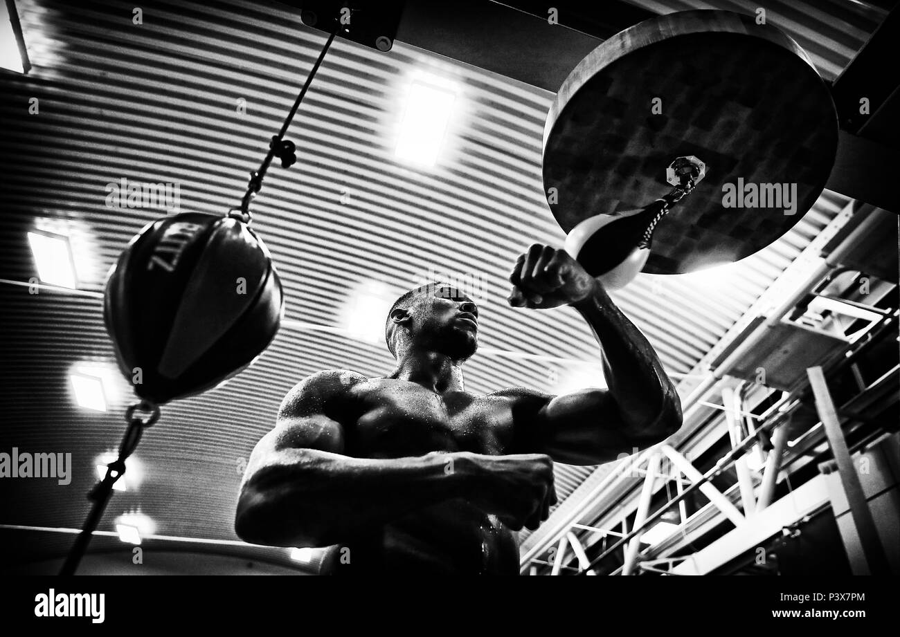 Anthony Joshua lors d'une session de support à l'English Institute of Sport, Sheffield. Banque D'Images