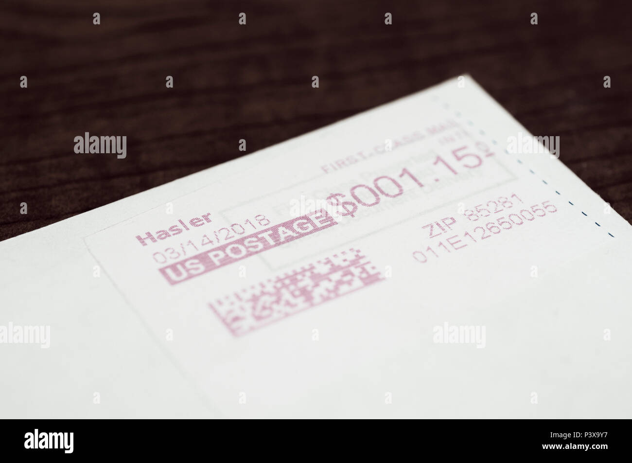 Avec enveloppe réponse rapide QR code sur l'affranchissement, USA Photo  Stock - Alamy