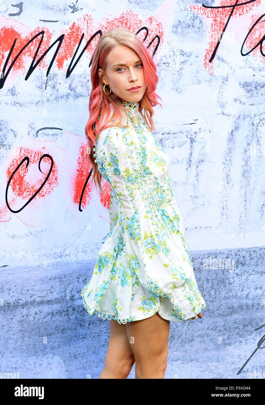 Lady Mary Charteris participant à la Summer Party de la Serpentine 2018 tenue à la Serpentine Pavilion galeries, des jardins de Kensington, Londres. Banque D'Images