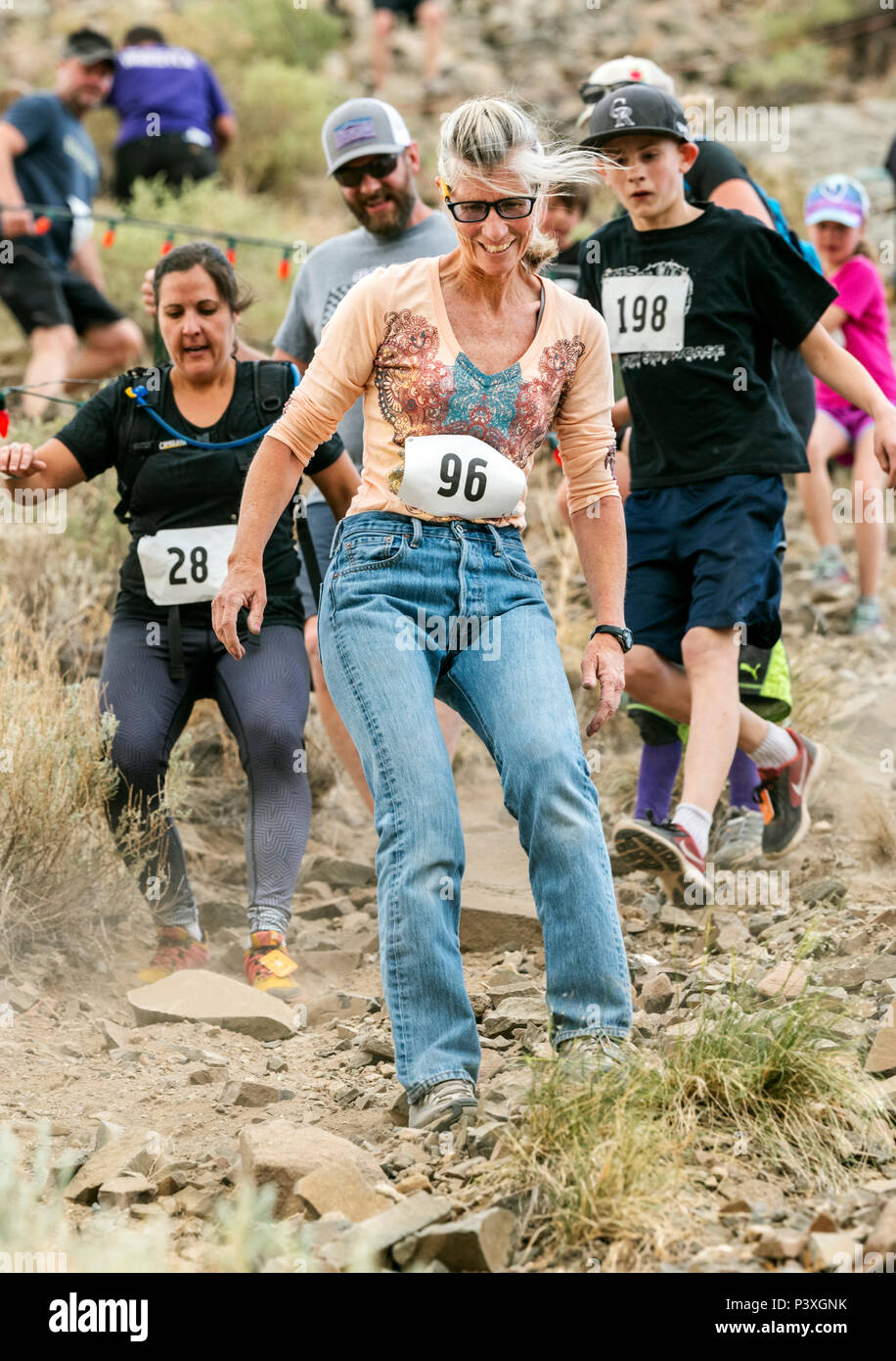 Athlète féminin Stacie Stallings participe à une course à pied et de monter jusqu''S" de montagne (Mountain Tenderfoot) à l'assemblée annuelle de l'Fibark ; Festival ; Col de salida Banque D'Images